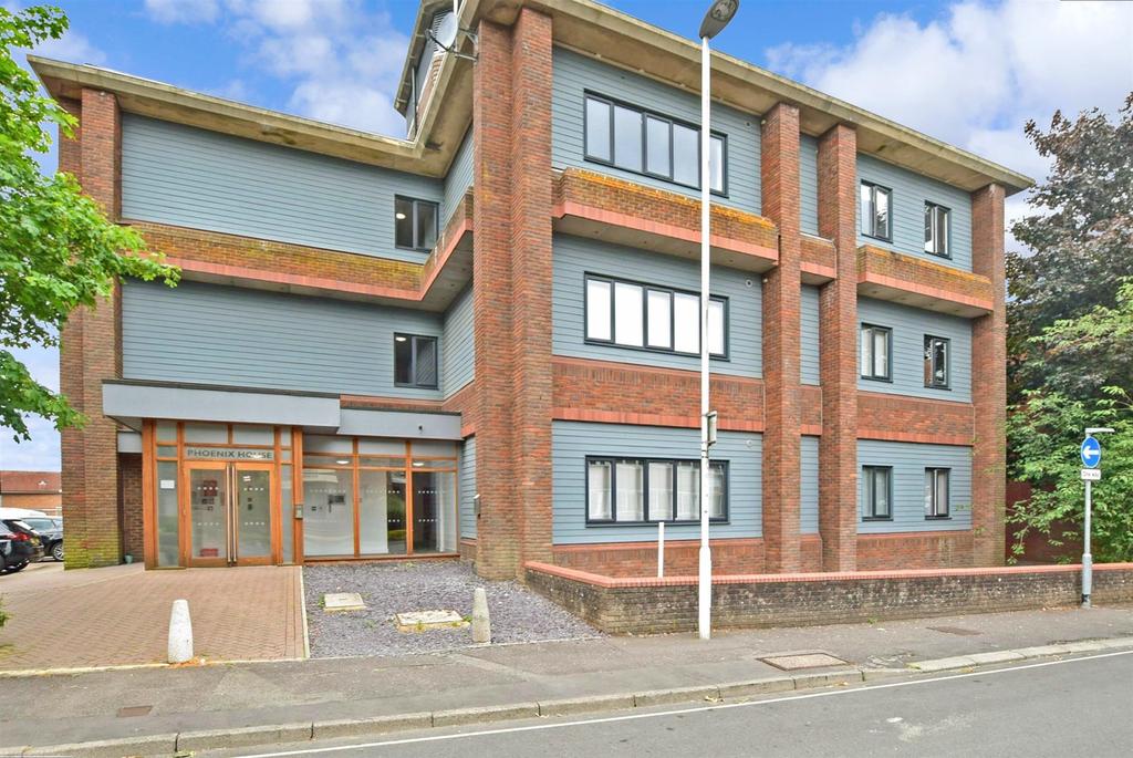 Cantelupe Road, East Grinstead, West... 2 bed ground floor flat £260,000