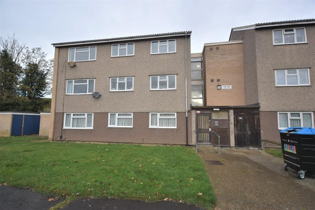 Lyndhurst Road, Corringham, StanfordleHope, SS17 2 bed flat £210,000