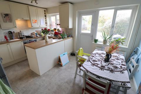 8 Lennox Green, Luton, LU2 8UT