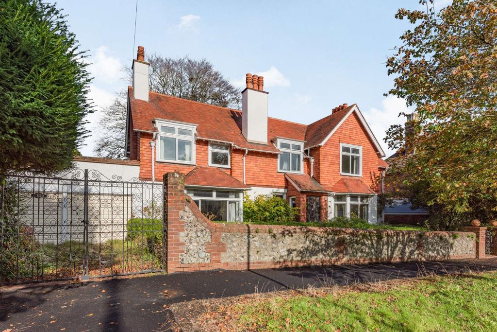 Prince Edwards Road, Lewes, East Sussex 4 bed detached house £1,250,000