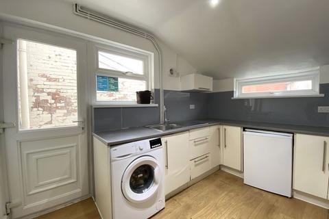 2 bedroom terraced house to rent, Corelli Street, Newport