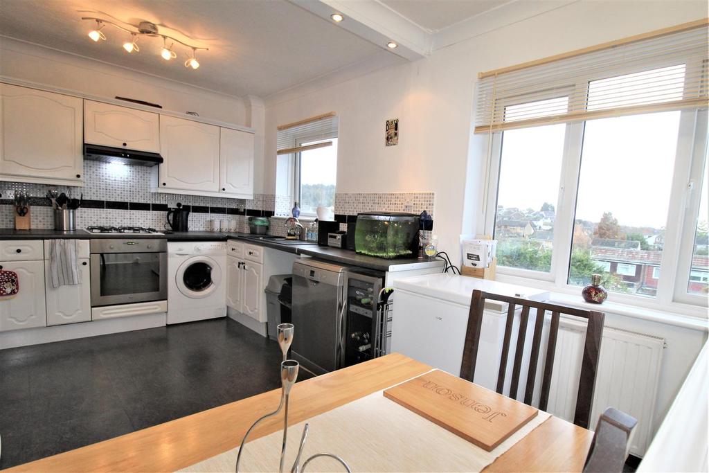 Clovelly Drive, Minster On Sea, Sheerness 3 bed house for sale £310,000