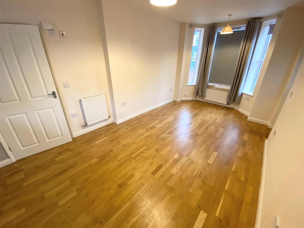 West Parade, Dunstable 1 bed apartment £725 pcm (£167 pw)