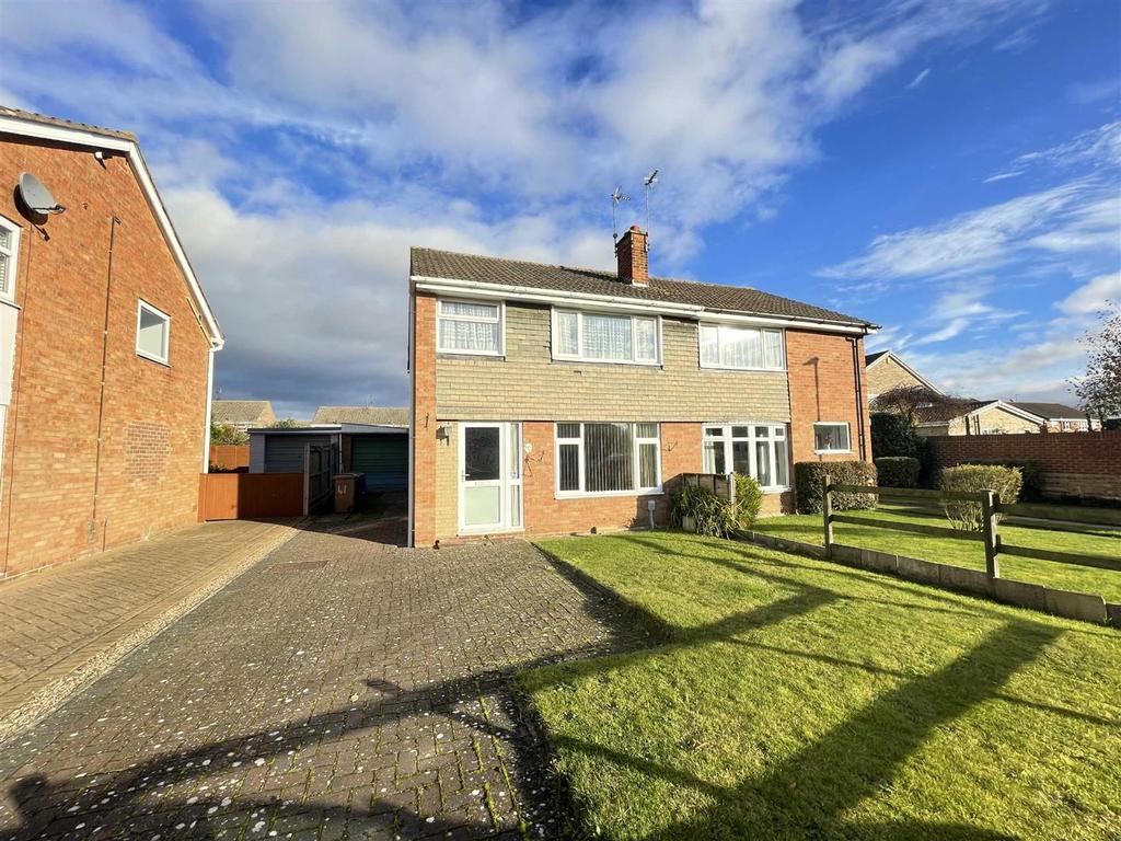 West Hall Garth, South Cave 3 bed semidetached house £179,950