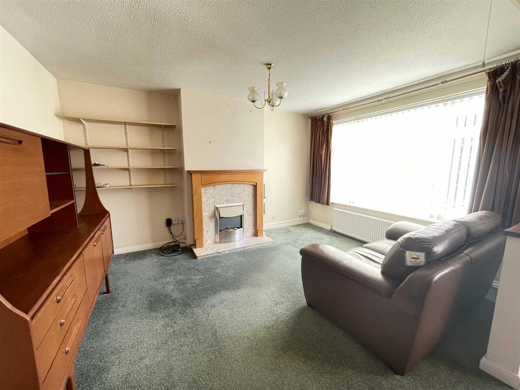 West Hall Garth, South Cave 3 bed semidetached house £179,950