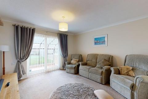 56 Lynwood, Folkestone, CT19 5DD