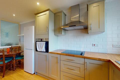 56 Lynwood, Folkestone, CT19 5DD