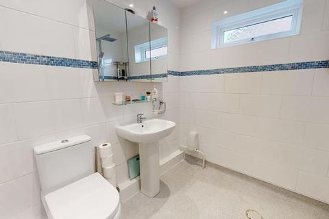 56 Lynwood, Folkestone, CT19 5DD