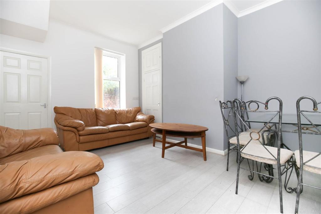 Warwick Street, Heaton, NE6 4 bed terraced house £1,452 pcm (£335 pw)