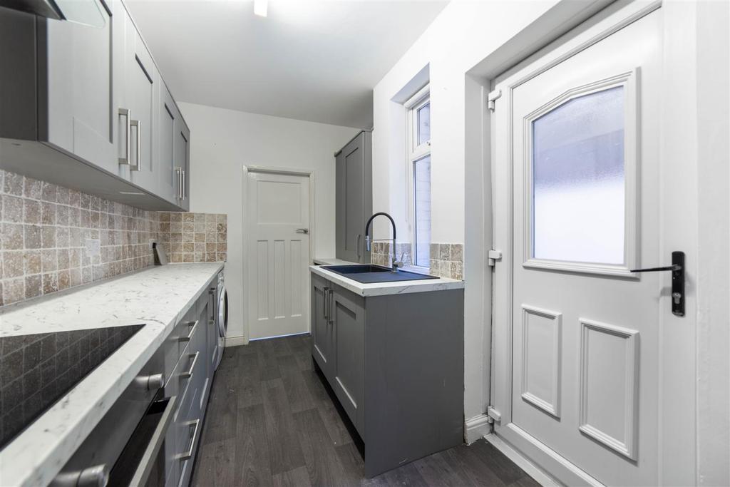 Julian Avenue, Walkergate 2 bed flat £525 pcm (£121 pw)