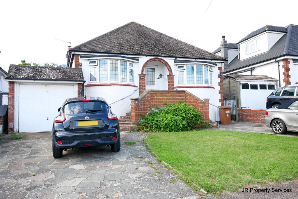 Burleigh Way, Cuffley 3 bed detached bungalow £759,995
