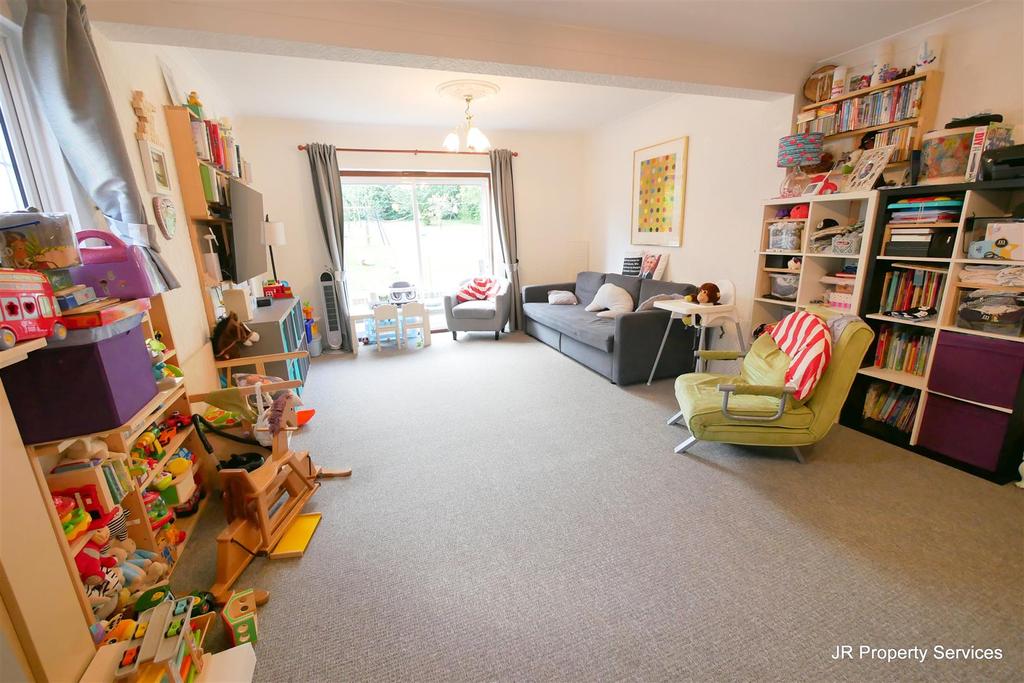 Burleigh Way, Cuffley 3 bed detached bungalow £759,995