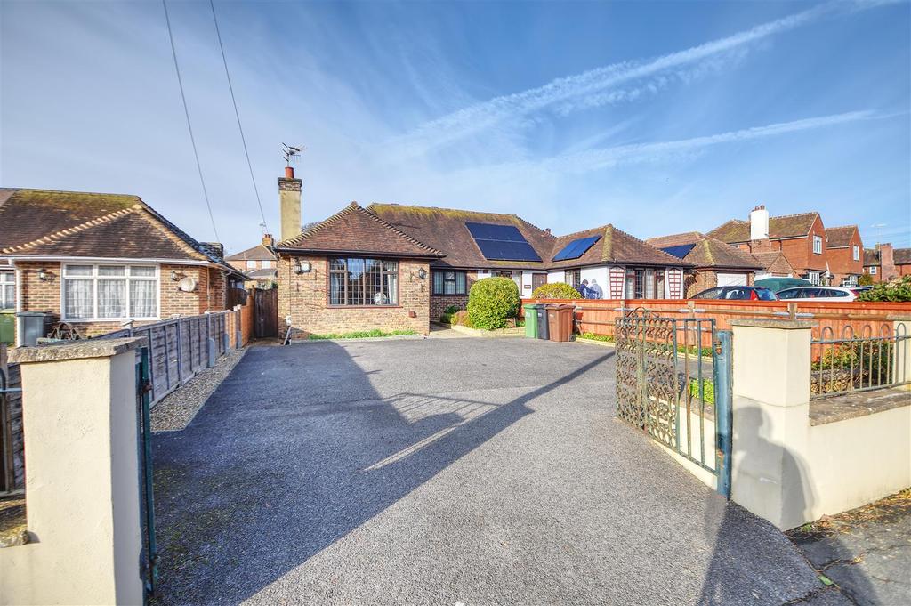 Buxton Drive, BexhillOnSea 3 bed semidetached bungalow £367,500