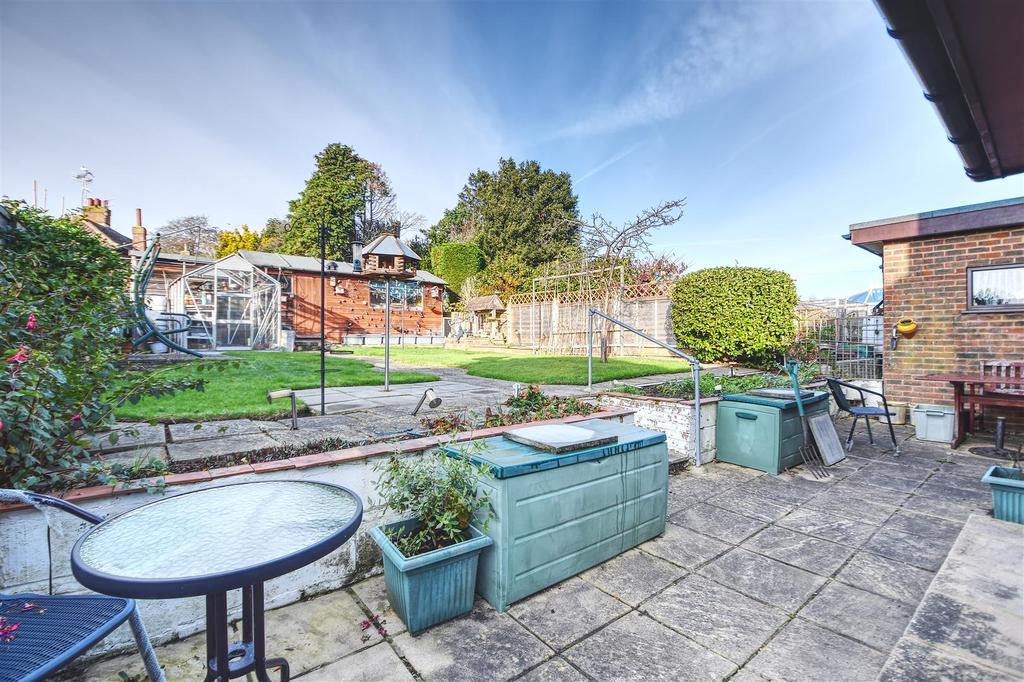 Buxton Drive, BexhillOnSea 3 bed semidetached bungalow £367,500