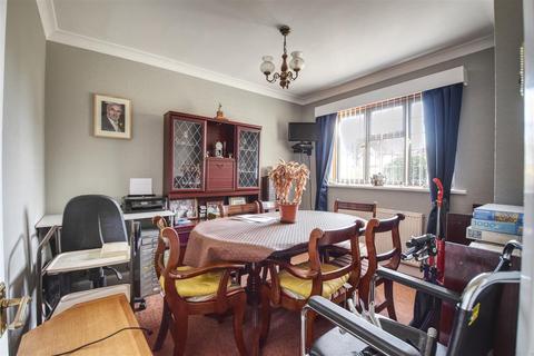 118 Buxton Drive, Bexhill-on-sea, TN39 4AS