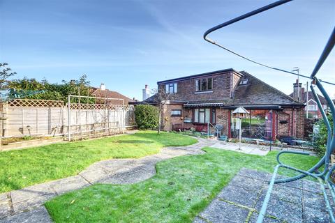 118 Buxton Drive, Bexhill-on-sea, TN39 4AS