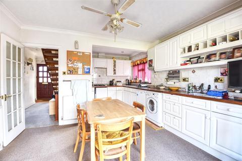 118 Buxton Drive, Bexhill-on-sea, TN39 4AS