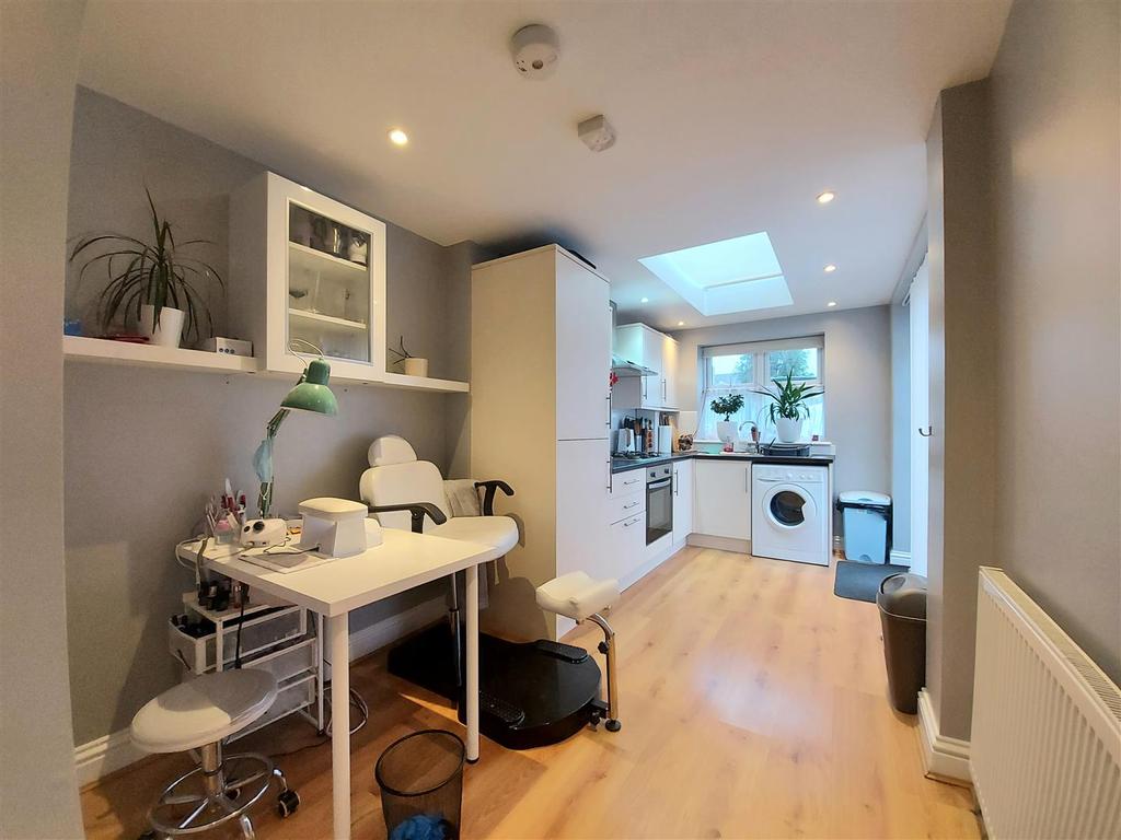 Stayton Road, Sutton 1 bed apartment £1,100 pcm (£254 pw)