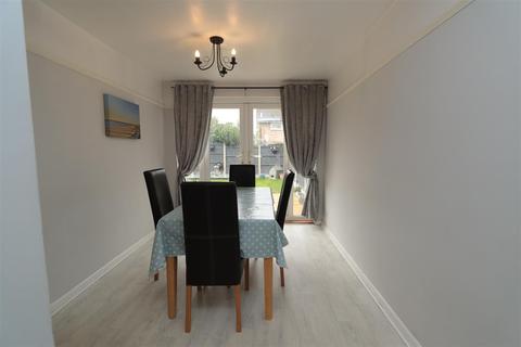 22 Tomlyns Close, Hutton, Brentwood, CM13 1PU