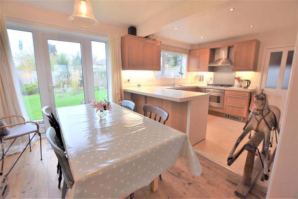 2 Hampton Close - kitchen and dining area.JPG