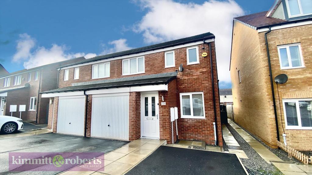 Whitethroat Close, HettonLeHole, Houghton Le Spring 3 bed semidetached house £155,000