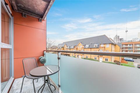 1 bedroom flat to rent, Hampton House, SW8