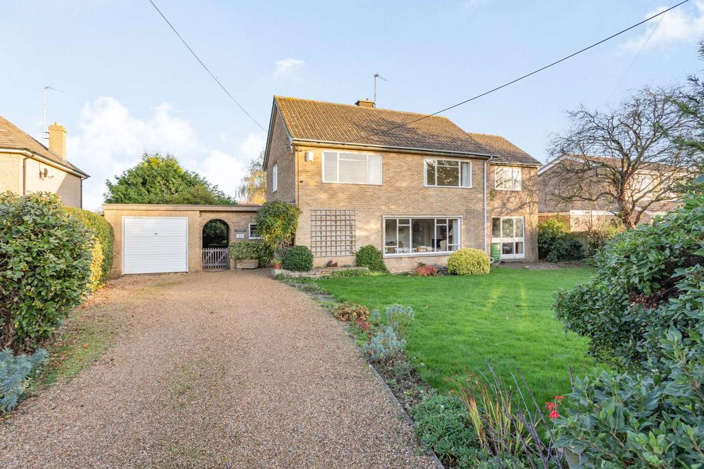 Cotterstock Rd, Oundle, PE8 4 bed detached house £700,000