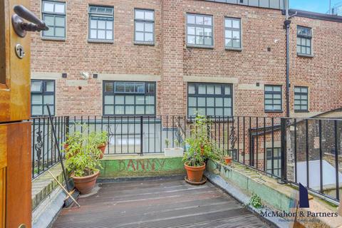 3 bedroom terraced house to rent, Southwark Bridge Road, London, SE1