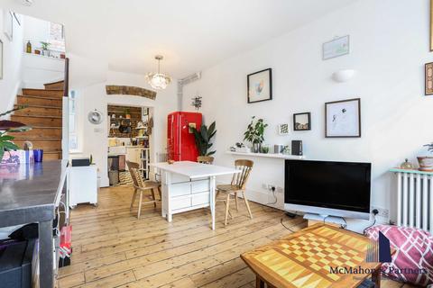 3 bedroom terraced house to rent, Southwark Bridge Road, London, SE1