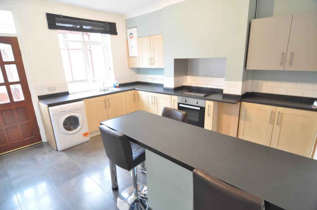 Cemetery Road, Hemingfield 3 bed house to rent £725 pcm (£167 pw)