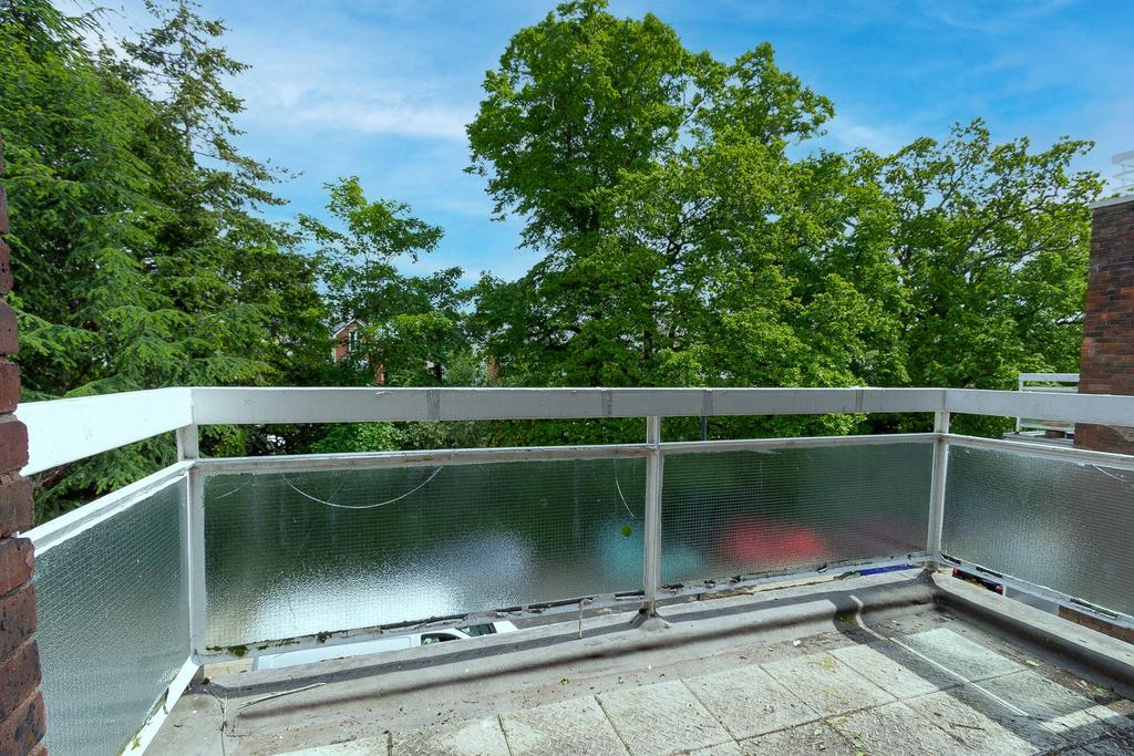 Leamington House, 23 Stonegrove, Edgware, HA8 2 bed property for sale