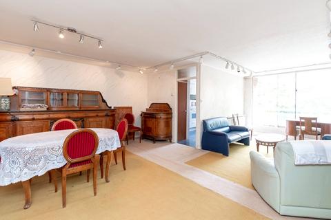 2 bedroom apartment for sale, Leamington House, 23 Stonegrove, Edgware, HA8