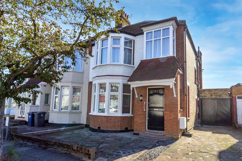 Hillside Drive, Edgware, HA8 4 bed semidetached house £775,000
