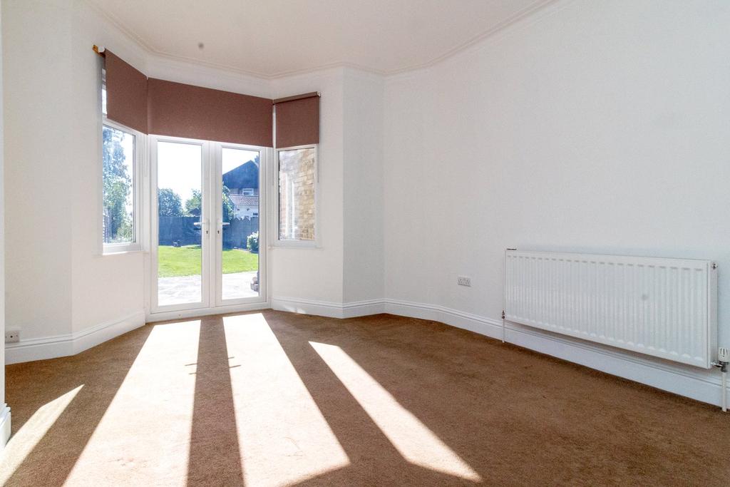 Hillside Drive, Edgware, HA8 4 bed semidetached house £775,000