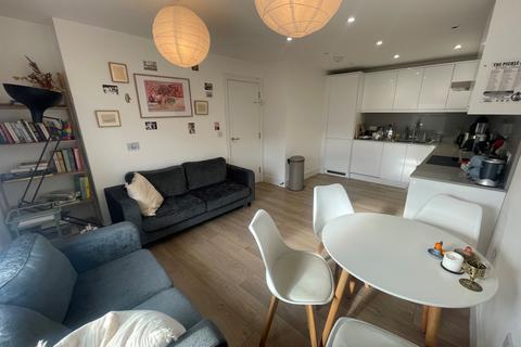 3 bedroom flat to rent, Park Road, Crouch End, N8