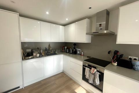 3 bedroom flat to rent, Park Road, Crouch End, N8