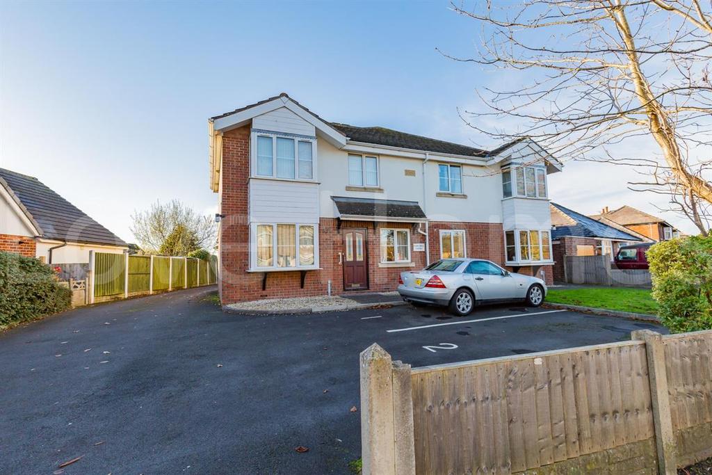 Park Hill Court, Park Hill Road... 2 bed flat £125,000