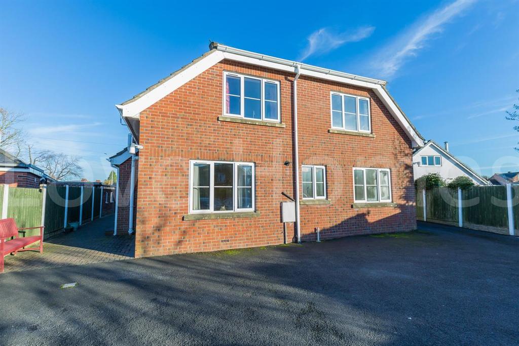 Park Hill Court, Park Hill Road... 2 bed flat £125,000