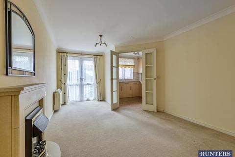 1 bedroom serviced apartment for sale - Myddleton Court, Hornchurch