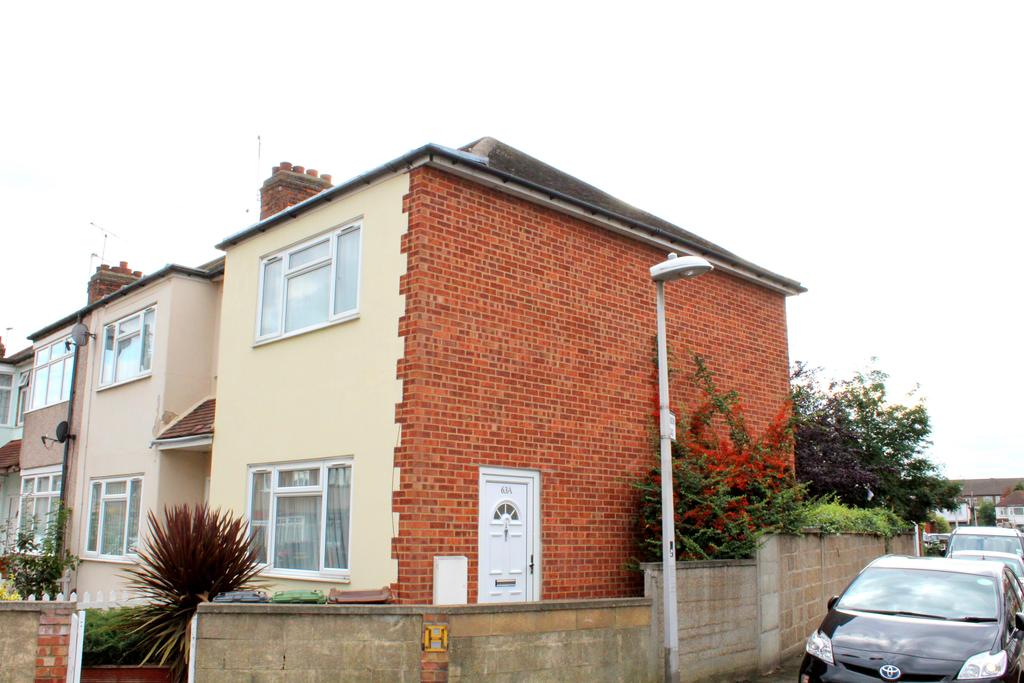 Temple Avenue, Dagenham / Chadwell Heath RM8 2 bed end of terrace house