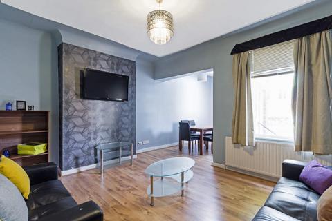 5 bedroom house to rent, GROVE GARDENS, Leeds