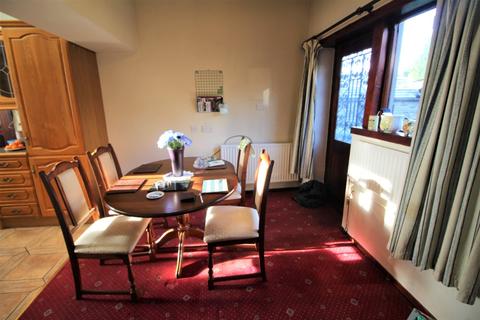 39 Thorpe Lane, Austerlands, Oldham, OL4 3QW
