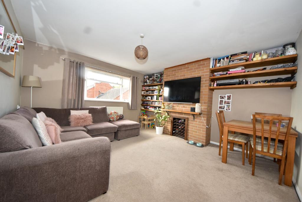 Greville Road, Warwick, CV34 2 bed £160,000
