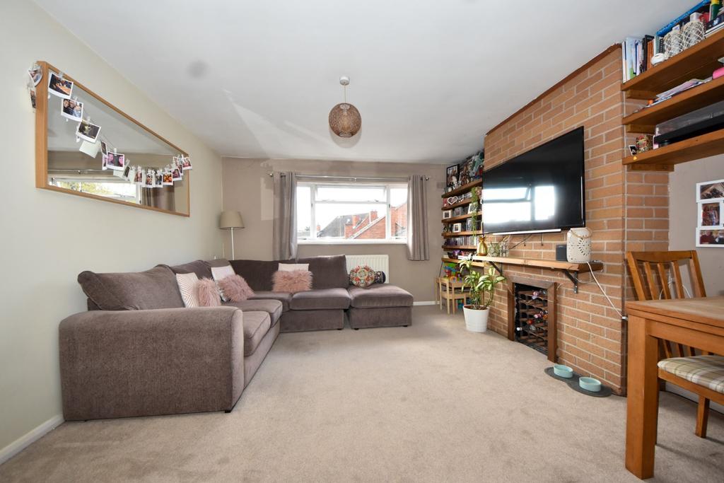 Greville Road, Warwick, CV34 2 bed £160,000