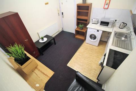 Studio to rent, Kelso Road, LEEDS LS2 9PR