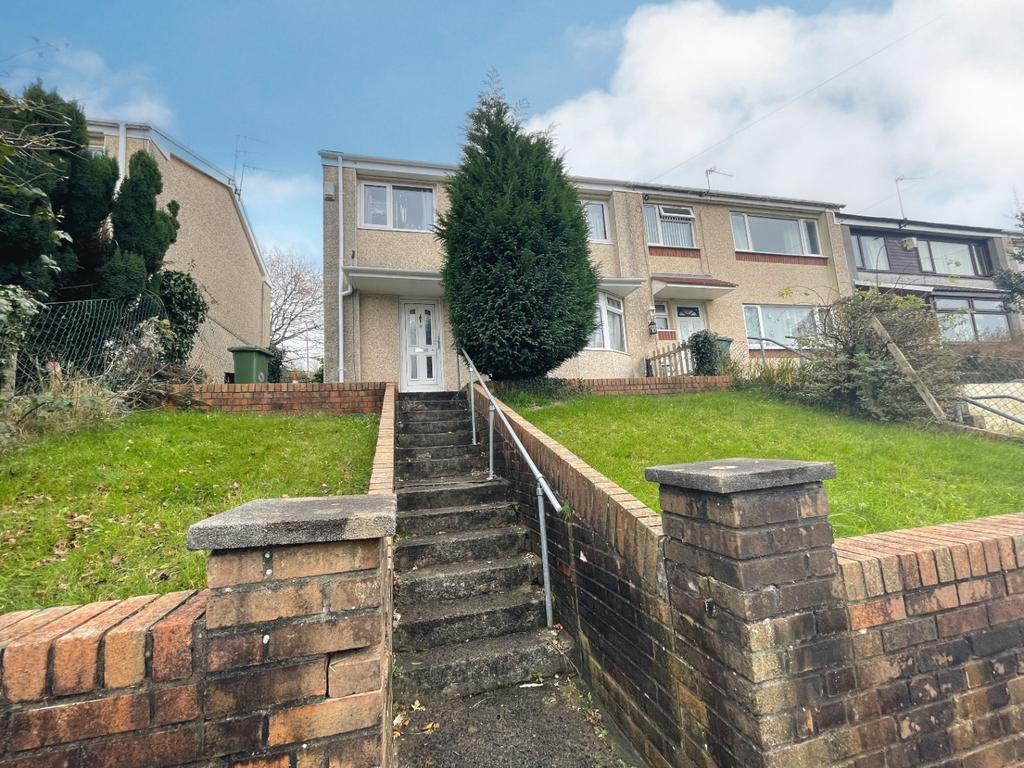 Morien Crescent,Pontypridd,CF37 5PS 3 bed end of terrace house £165,000