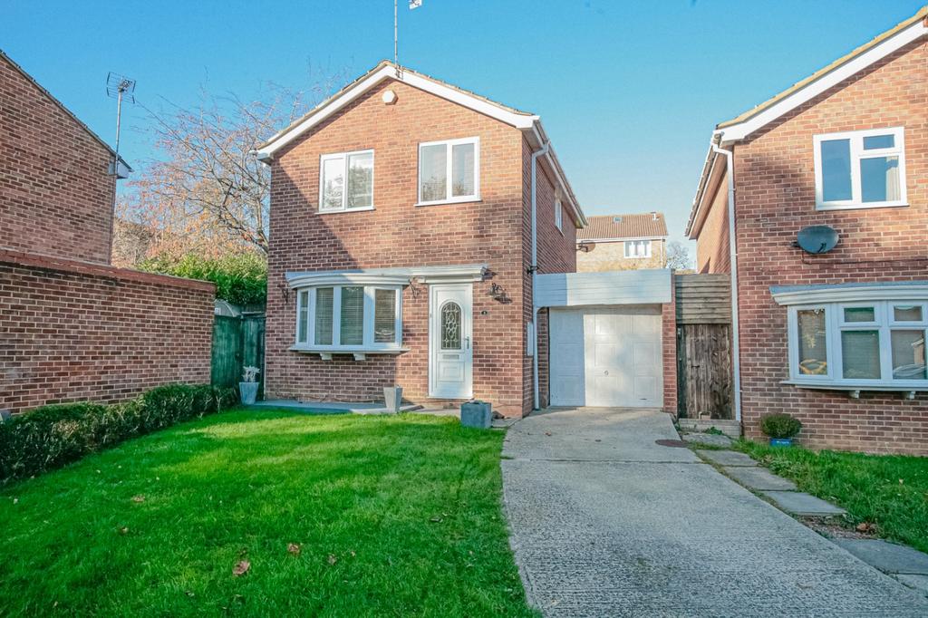Hillside Close, Banbury 3 bed detached house £335,000