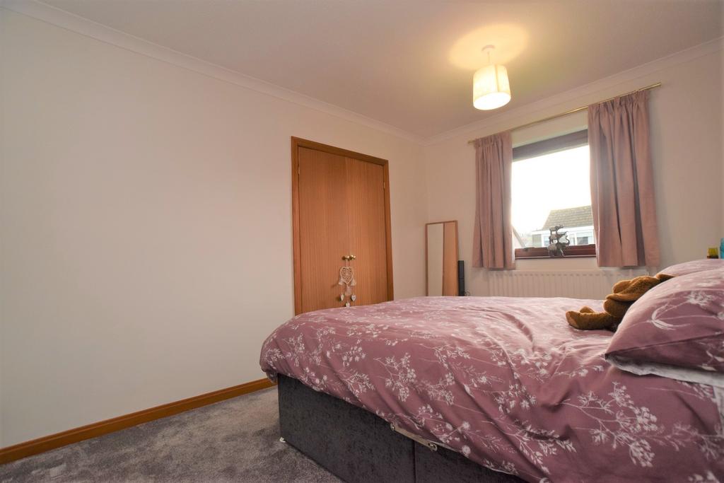 5 Essex Park Drive, Dumfries, DG1 4 XH - Grieve Gri