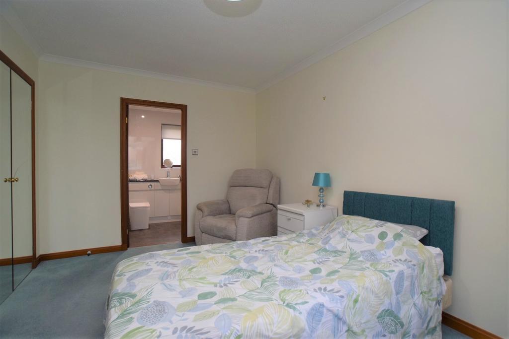 5 Essex Park Drive, Dumfries, DG1 4 XH - Grieve Gri