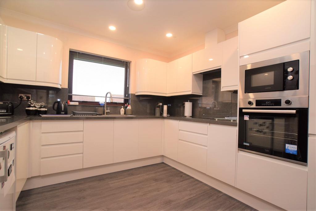 5 Essex Park Drive, Dumfries, DG1 4 XH - Grieve Gri